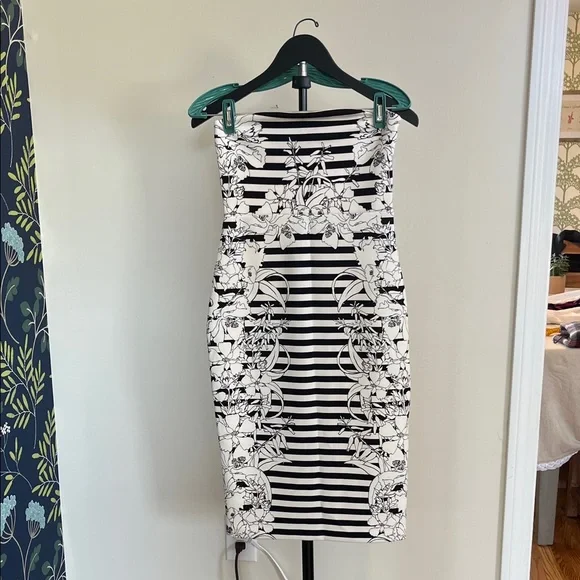 Express Black & White Floral Striped Strapless Bodycon Dress Size 4 - Picture 1 of 8
